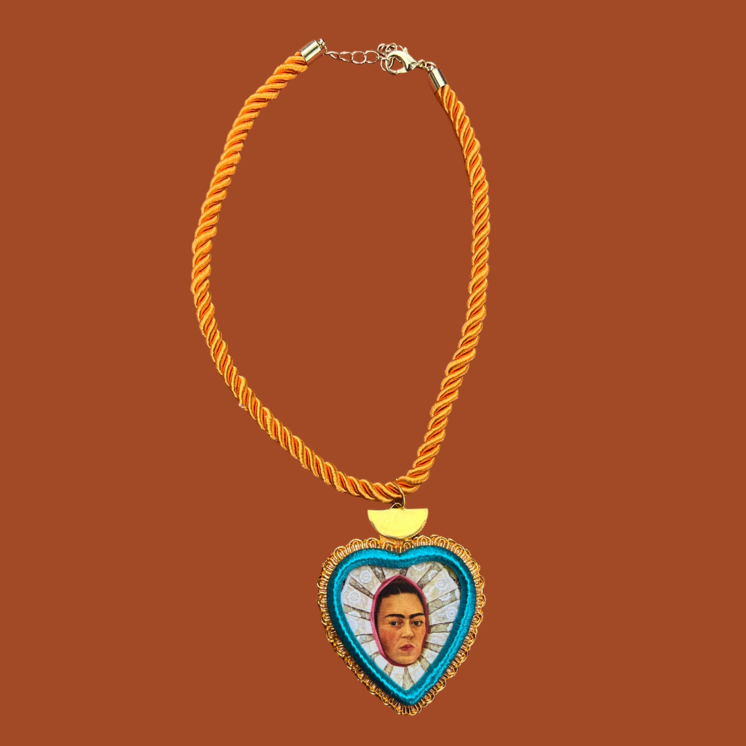 Corazón Icon Necklace: Frida Style T