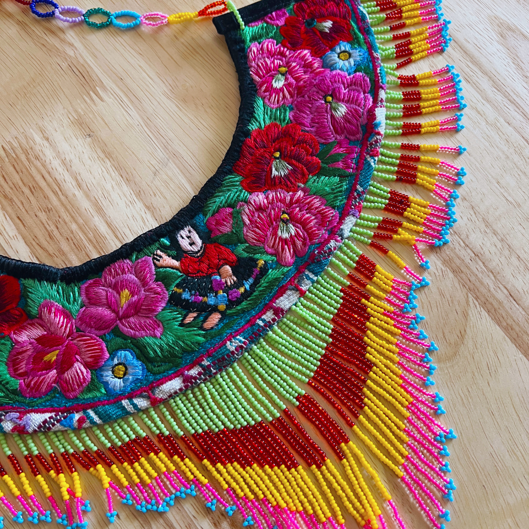 Muñeca Collar Necklace